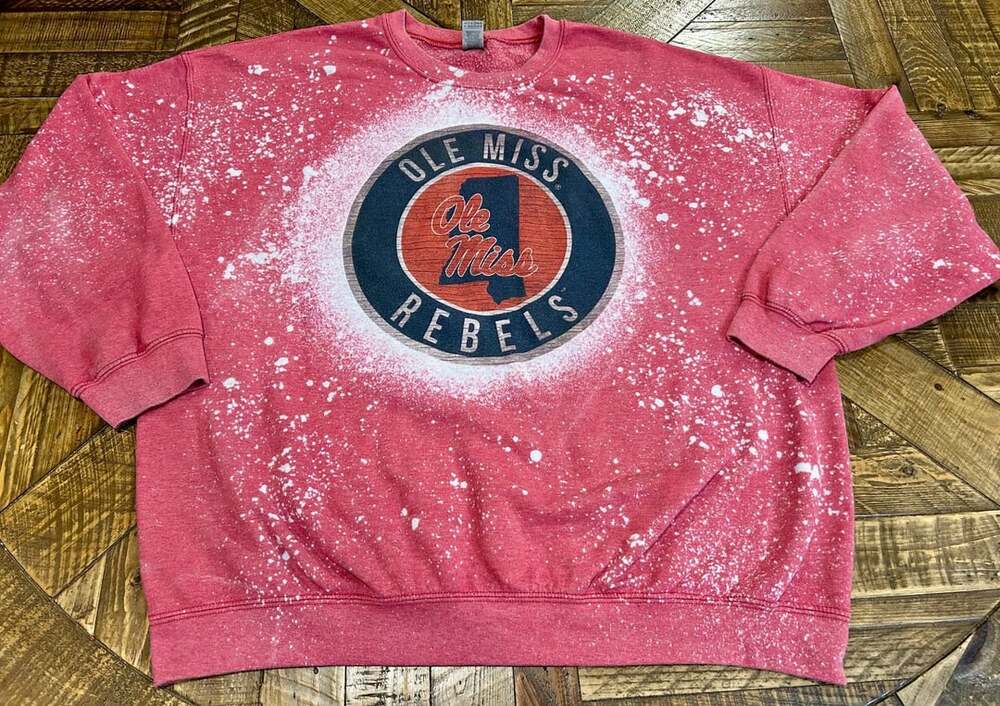 Gildan Ole Miss Rebels Bleached Crewneck Sweatshirt Size 2XL Red